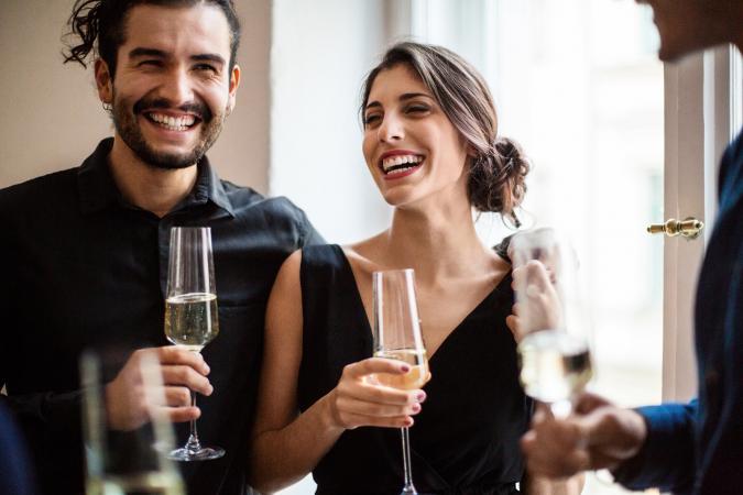 Pareja con copas de champán