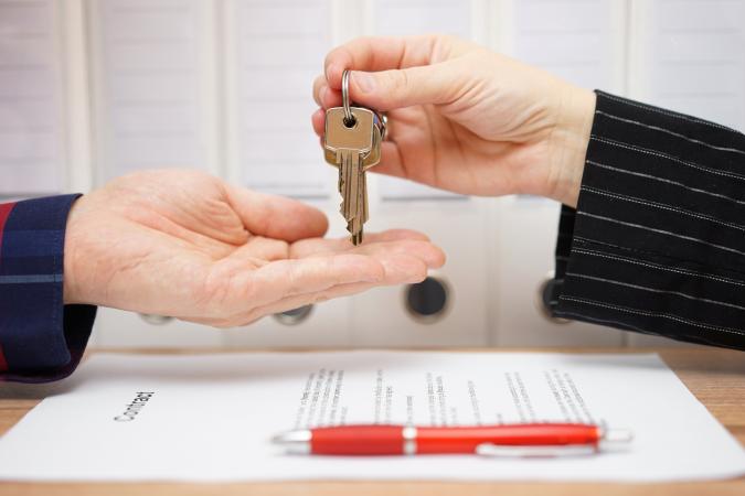 Giving keys to renter