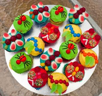 https://cf.ltkcdn.net/cake-decorating/images/slide/112604-425x400-kidcake14.jpg