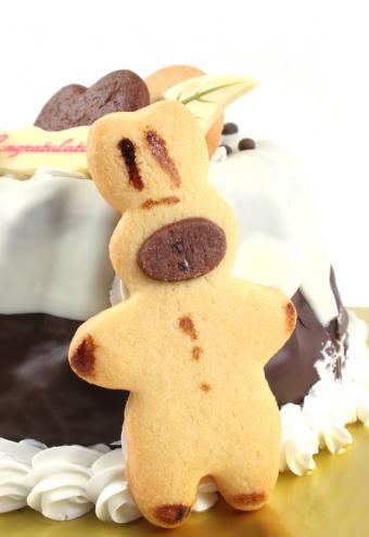 https://cf.ltkcdn.net/cake-decorating/images/slide/112732-574x836-Bunny_Cookie_Cake.jpg