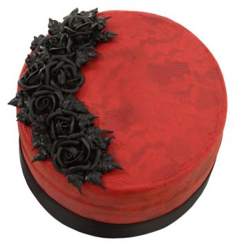 Red Velvet Goth Cake; © Photoeuphoria | Dreamstime.com