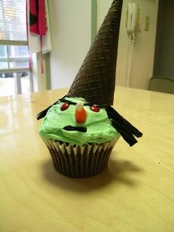 Witch cupcake image courtesy of Alachia on Flickr.