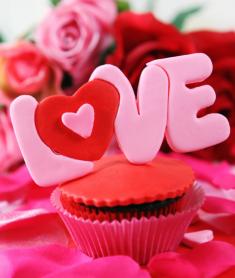 Love Valentine Cupcake