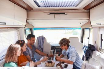https://cf.ltkcdn.net/camping/images/slide/276412-850x566-pop-up-tent-camper-roomy.jpg