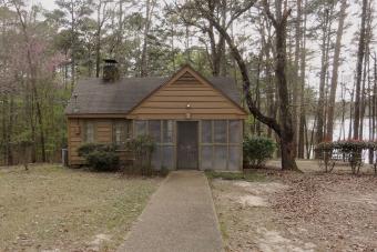 https://cf.ltkcdn.net/camping/images/slide/276459-850x566-roosevelt-state-park-cabin.jpeg