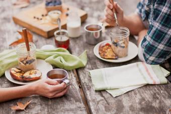 https://cf.ltkcdn.net/camping/images/slide/276486-850x566-foods-bring-camping-2.jpg