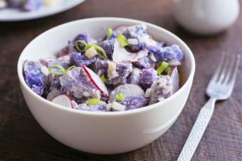 https://cf.ltkcdn.net/camping/images/slide/276697-850x567-purple-potato-salad.jpg