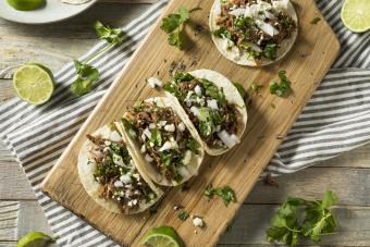 https://cf.ltkcdn.net/camping/images/slide/286565-850x567-camping-carnitas.jpg