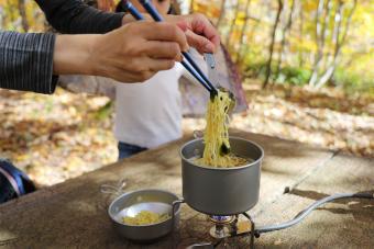 lo mein ramen noodle hiking meal