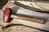 Sledgehammer on split wood