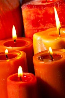 Candle wick trimmers ensure perfect wick length.