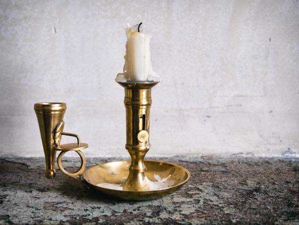 Candle snuffer and chamber candlestick