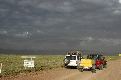 jeep pulling trailer
