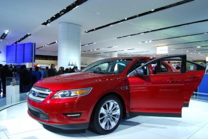 Ford Taurus; © Eric Brow | Dreamstime.com