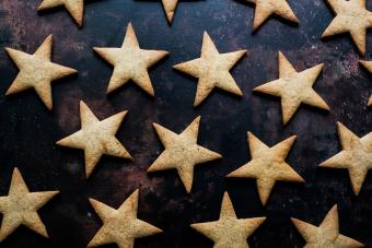 https://cf.ltkcdn.net/celebrations/parties/images/slide/339717-850x566-star-cookies-1163584788.jpg