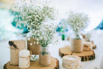 https://cf.ltkcdn.net/celebrations/weddings/images/slide/342944-850x567-diy-decor-524393786.jpg