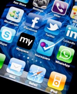 Social media applications on iPhone 4