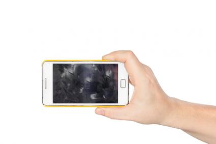 Smudged phone; © Sirawut Wisutipaitoon | Dreamstime.com