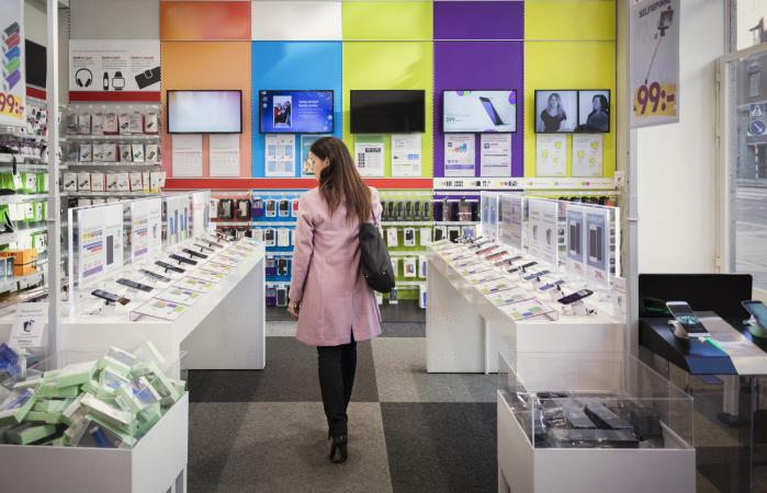 customer viewing smart phones in store