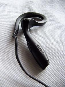 Types of Cell Phone Hands-Free Devices