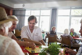 volunteer doing games in nursing home