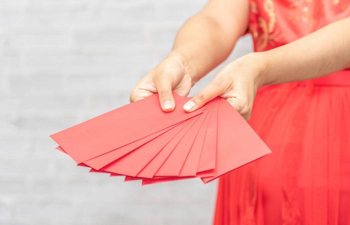 Woman holding red envelopes