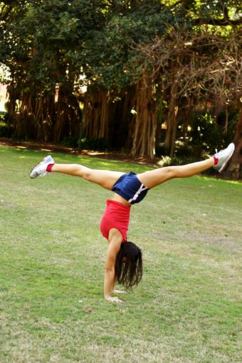 https://cf.ltkcdn.net/cheerleading/images/slide/51572-566x848-flexible.jpg