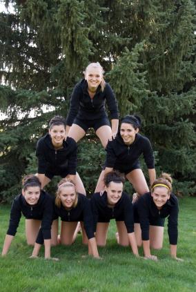 Cheerleaders practicing a pyramid