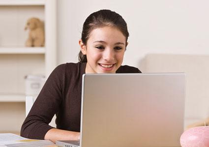 girl reading online