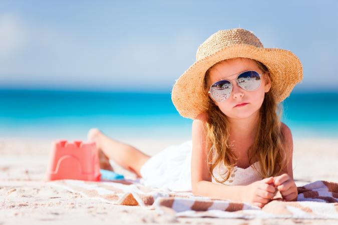 Girl at the beach; © Alexander Shalamov | Dreamstime.com