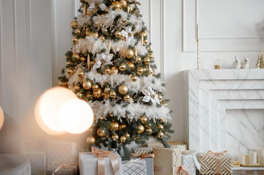 22 Beautiful Decorated Christmas Tree Ideas LoveToKnow