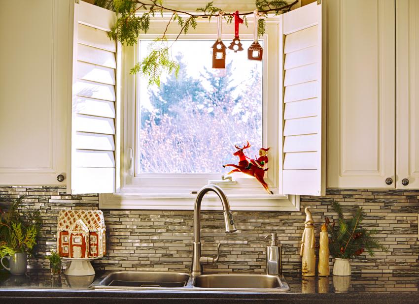 20 Inspired Christmas Window Decoration Ideas LoveToKnow