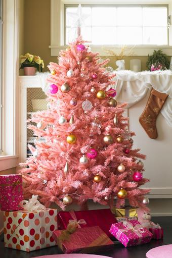 https://cf.ltkcdn.net/christmas/images/slide/170031-566x850-Pink-Christmas-Tree.jpg