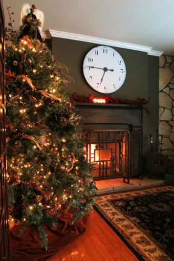 https://cf.ltkcdn.net/christmas/images/slide/170126-567x850-Rustic-Christmas-Tree.jpg