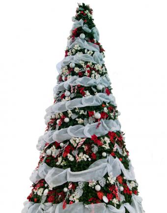 https://cf.ltkcdn.net/christmas/images/slide/183225-668x850-white-ribbon-chrismtas-tree.jpg