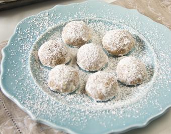 https://cf.ltkcdn.net/christmas/images/slide/190760-850x668-snowball-cookies.jpg