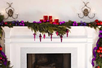 https://cf.ltkcdn.net/christmas/images/slide/276029-850x567-mantle-and-fireplace.jpg