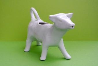 porcelain cow creamer