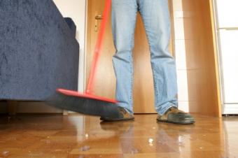 Cleaning a Laminate  Floor