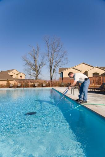 https://cf.ltkcdn.net/cleaning/images/slide/107724-566x848-Pool_Cleaning_Supplies_5.jpg