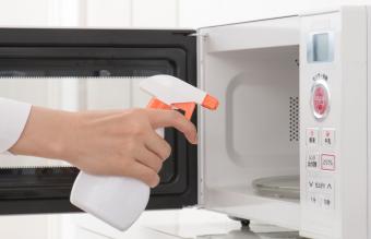 Cleaning of the microwave oven