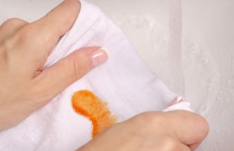 remove fresh tomato stain