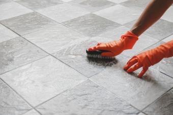 https://cf.ltkcdn.net/cleaning/images/slide/334785-850x567-clean-tile-1347750007.jpg