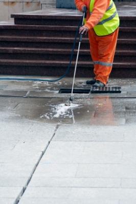 Aqueous cleaners for heavy duty grease
