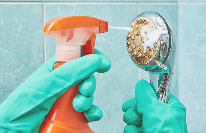 Cleaning the head of shower