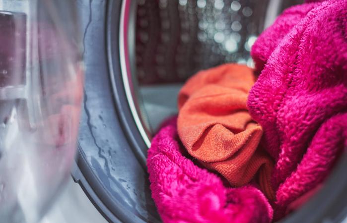 Washing machine with laundry
