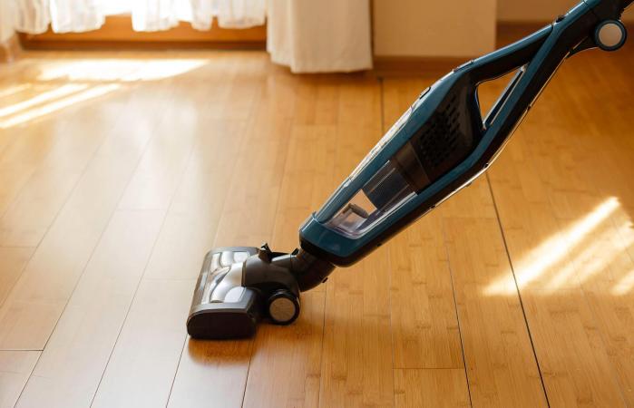 Vacuum cleaner cleaning bamboo floor