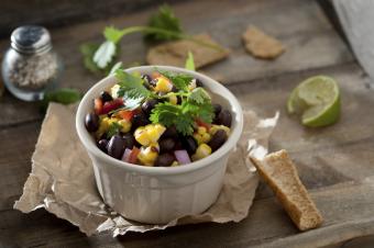 Salsa con maiz y frijoles