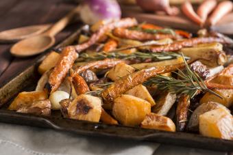 patatas asadas zanahorias y pastinacas asadas