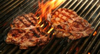 Chuletones a la parrilla, jugosos y sabrosos